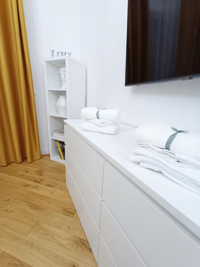 Ai Castelli Apartment - Locazione Turistica Cin It58060C2Fhnreg9A Colonna Екстериор снимка