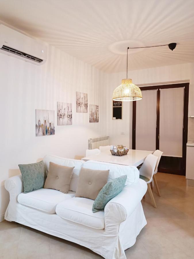 Ai Castelli Apartment - Locazione Turistica Cin It58060C2Fhnreg9A Colonna Екстериор снимка