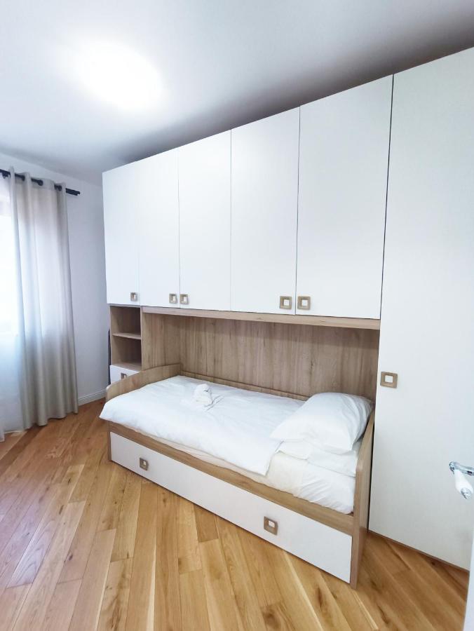 Ai Castelli Apartment - Locazione Turistica Cin It58060C2Fhnreg9A Colonna Екстериор снимка